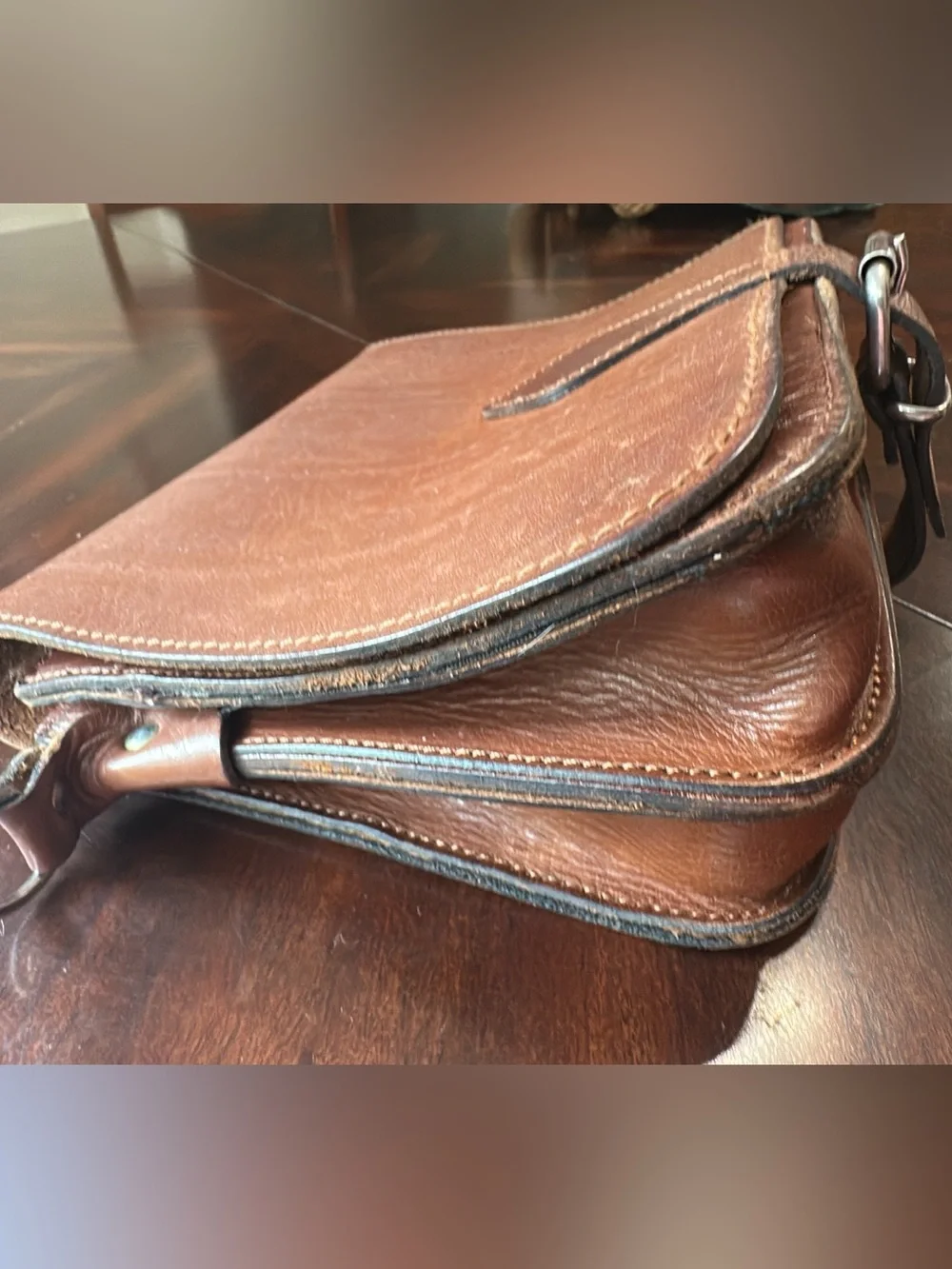 Classic Brown Leather bag- Stylish Buckle Closure. No straps no info about it.